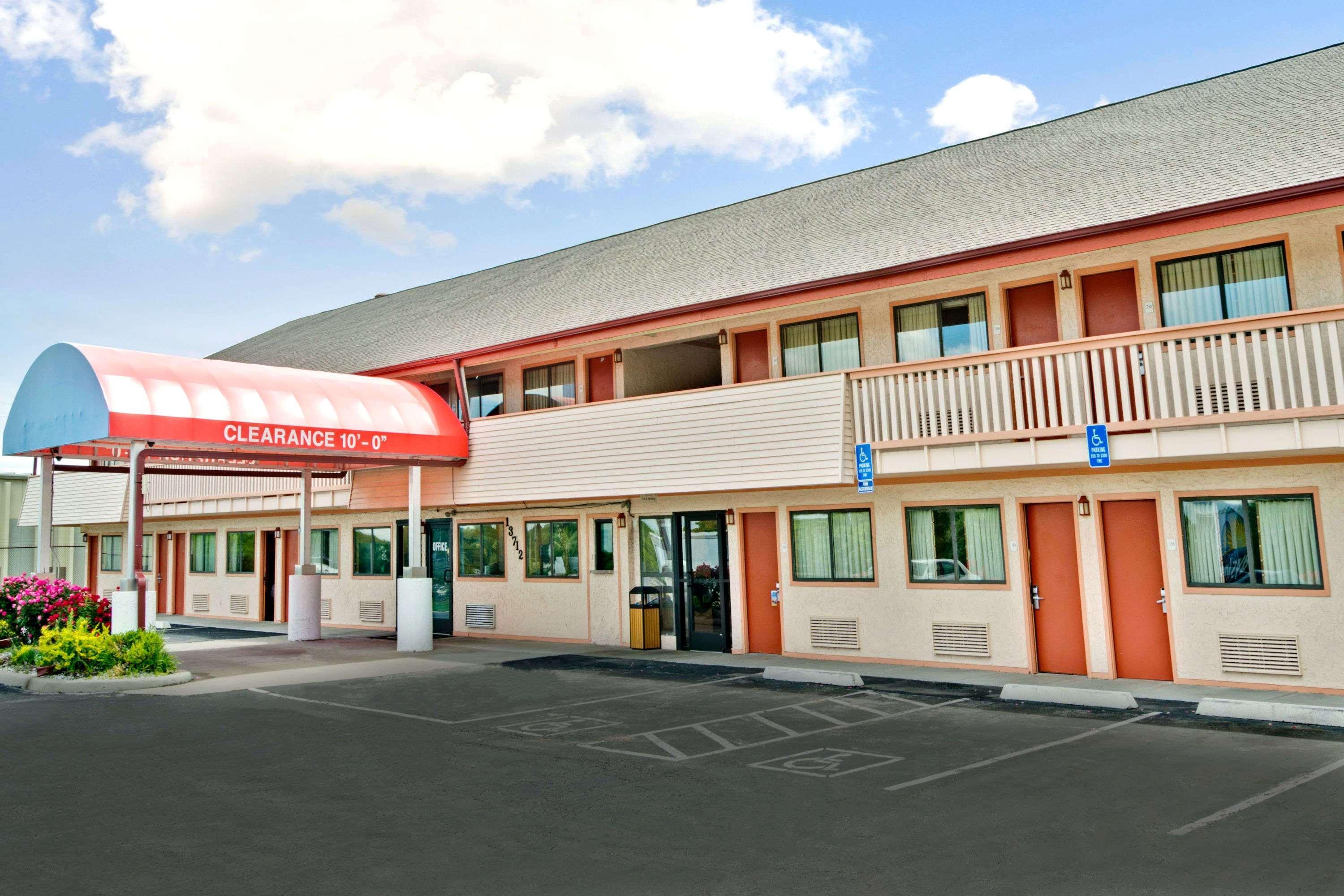 Days Inn By Wyndham Индипендънс Екстериор снимка